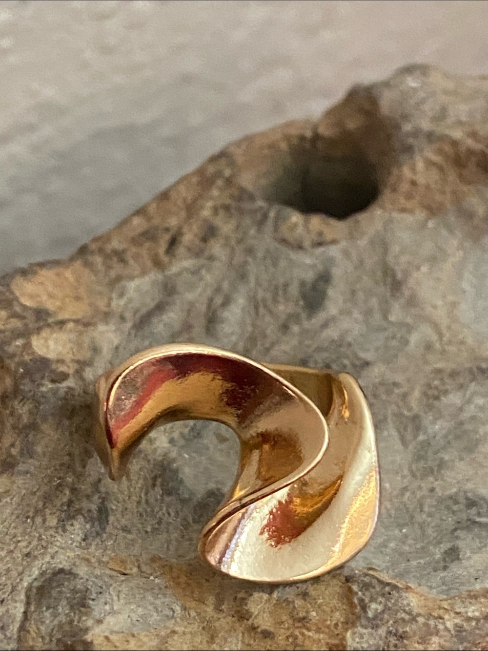 5/$10❤️❤️❤️NEW Modernist Swirl Ring